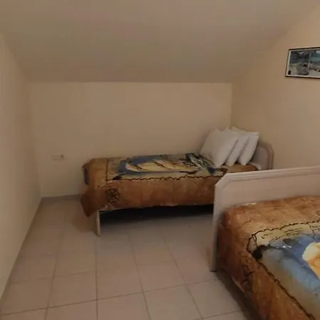 Apartament A 5-bedroom Duplex With A Swimming Pool And A Garden